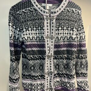 Telluride Clothing Co Women's Black and Purple Patterned Sweater